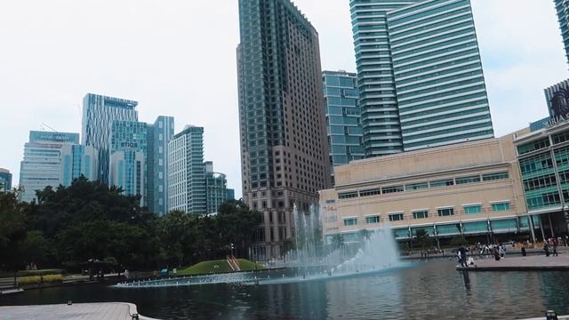 Ultimate Noodles in Malaysian Twin Towers Mall смотреть онлайн