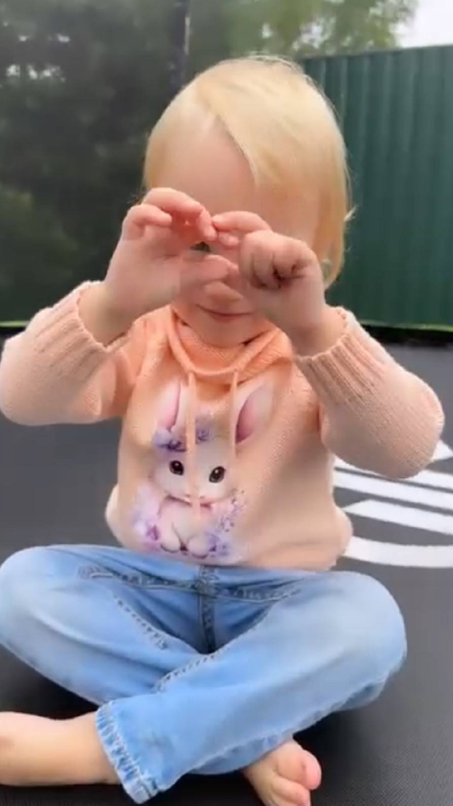 Как наклеить термоаппликацию на вязаное изделие. Анонс смотреть онлайн