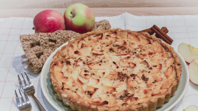 Цветаевский яблочный пирог без глютена и лактозы | Нежная начинка, песочный коржик | ВАММОЖНО