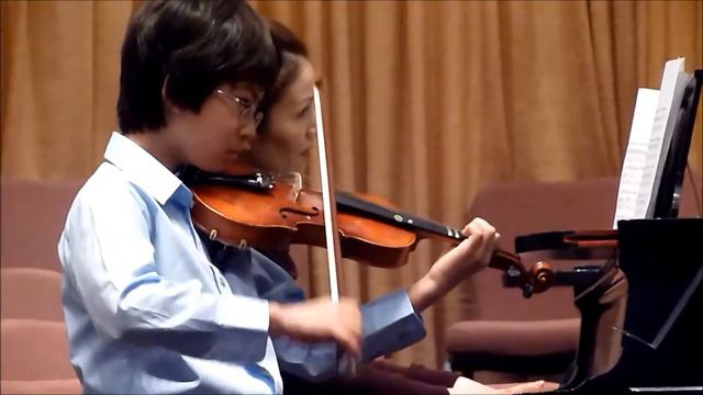 8 yr old JJ's violin recital смотреть онлайн