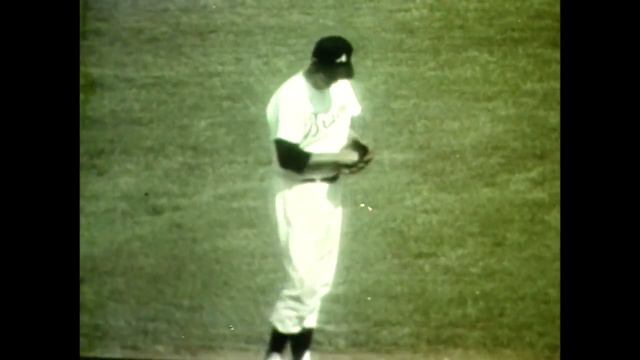 Hoyt Wilhelm appears in his 1,000th game as a pitcher смотреть онлайн
