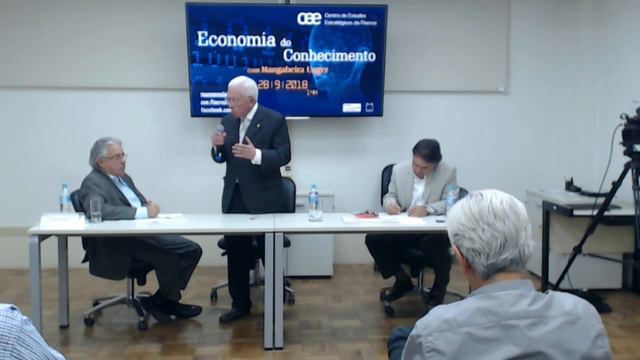 A Economia do Conhecimento com Mangabeira Unger - íntegra смотреть онлайн
