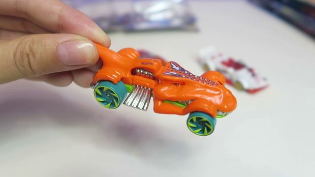 Коллекционные металлические машинки Hot Wheels с журналами, компания Mattel смотреть онлайн
