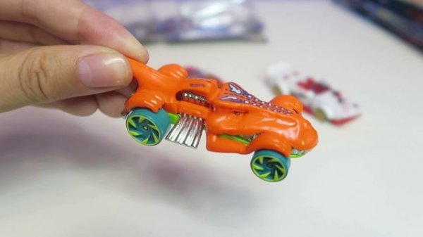 Коллекционные металлические машинки Hot Wheels с журналами, компания Mattel