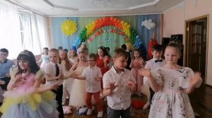 -Танец на выпускном с подушками и сценка _Тихий час_.mp4 22год