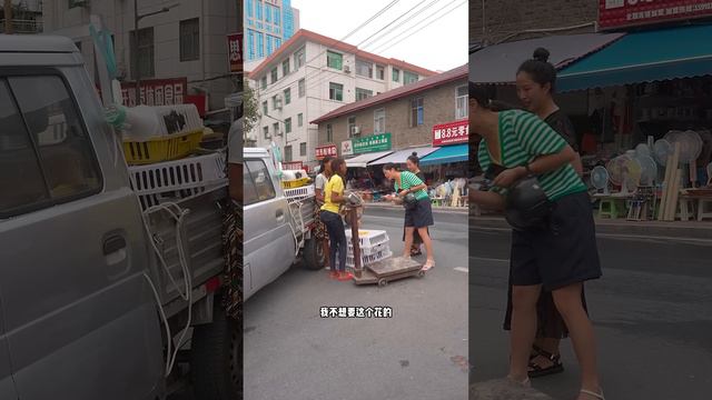 Grandpa raised chickens for two months and grew up, and today we help sell some of them смотреть онлайн