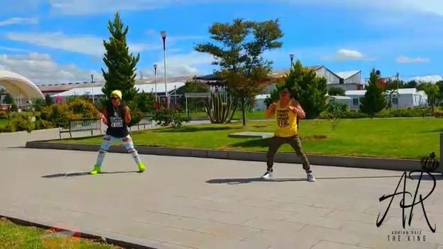 Snake Gyal Sak Noel смотреть онлайн