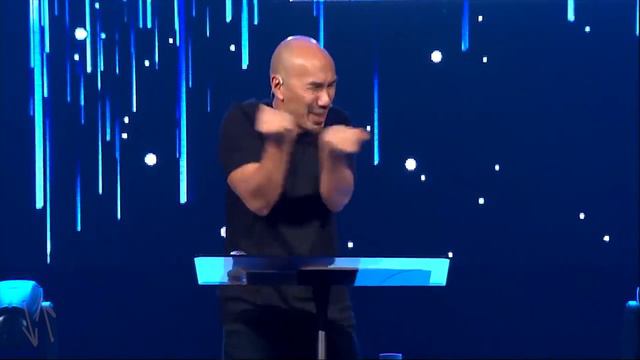 Francis Chan - Are our man-made church gatherings enough for us? смотреть онлайн