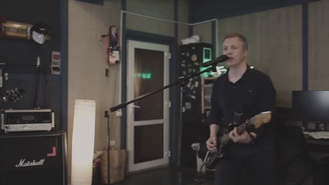 Привет, как дела?