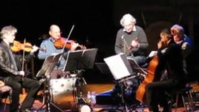 Kronos Quartet y Noam Chomsky en el MIT