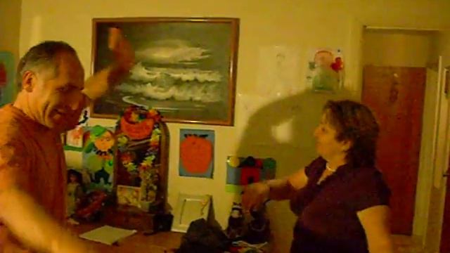 Karen and Mom Dancing смотреть онлайн