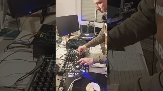 SOS Band vs. Stock Aitken Waterman смотреть онлайн