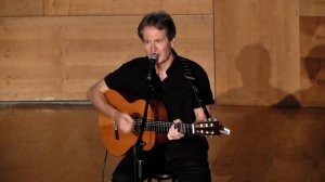 על העיר עפות יונים