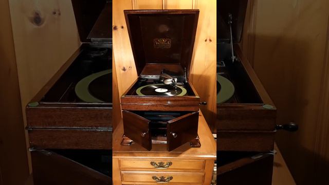 This Old House (Written And Sung By) Ruth Wallis. Vocal With Instr. Accomp.