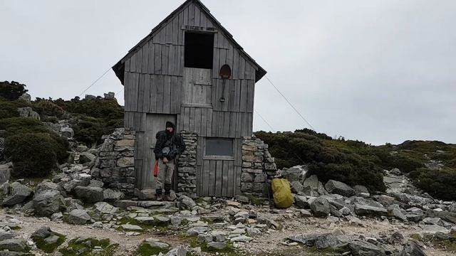 20171202 1510481 - Kitchen Creek hut just below Cradle Mt. смотреть онлайн