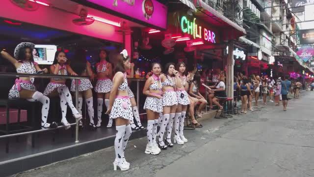 НОЧНЫЕ ПРОГУЛКИ ПО ПАТТАЙЕ (№74) - Pattaya Soi 6, Soi 6_1, & Beach Road Daytime Walk смотреть онлайн