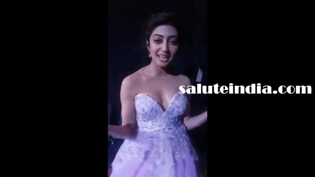 Pranitha Subhash Hot Look in VIVO SIIMA Awards 2017 in AbuDhabi смотреть онлайн