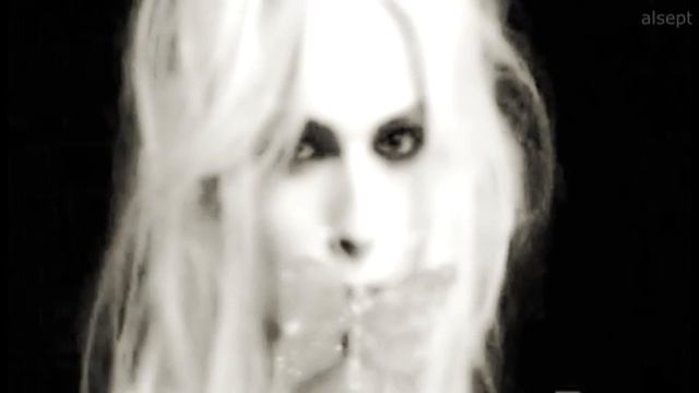 J Butterfly [Andrej Pejic] смотреть онлайн