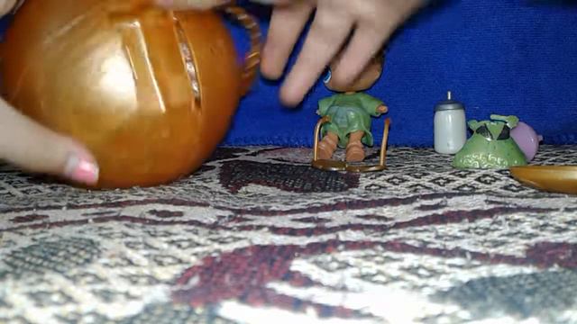 Сомадельный шар LOL ни одна а два шарика LOL. и новый фон смотреть онлайн