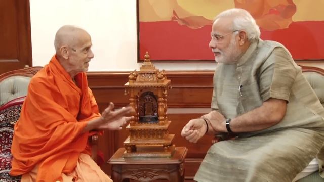HH Sri Vishvesha Tirtha Swamiji of Pejawar Mutt calls on PM