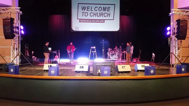 LIGHTHOUSE CHURCH - Finishing soundcheck. David Toledo in the house. смотреть онлайн