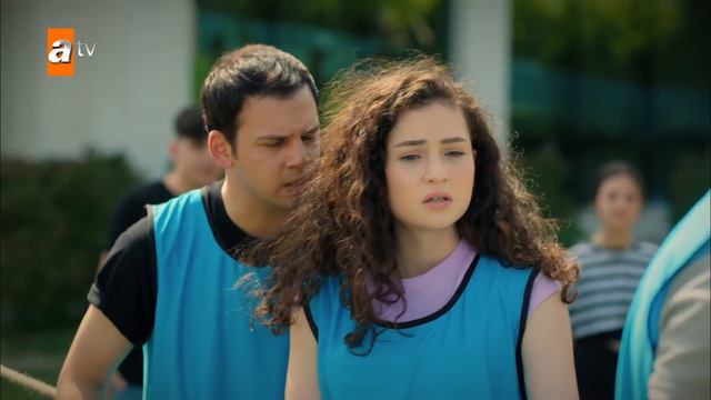 Mavi takım mı turuncu takım mı kazanacak? - Kardeşlerim 55. Bölüm смотреть онлайн