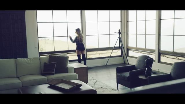 Jessie James Decker - Lights Down Low