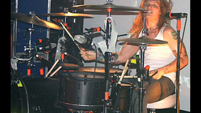Aaron Gillespie смотреть онлайн