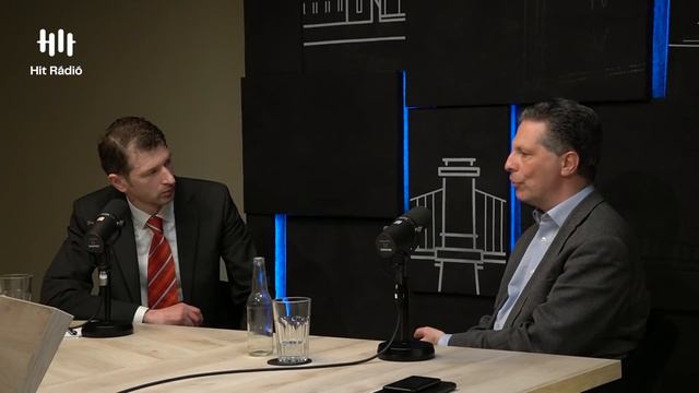 Orbán újabb kétharmada, globális dilemmák, Ukrajna kérdései - Schiffer András, Szakács Árpád смотреть онлайн