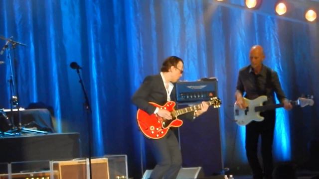 Joe Bonamassa covers Freddie King's "Hide Away" in Kettering, Ohio смотреть онлайн