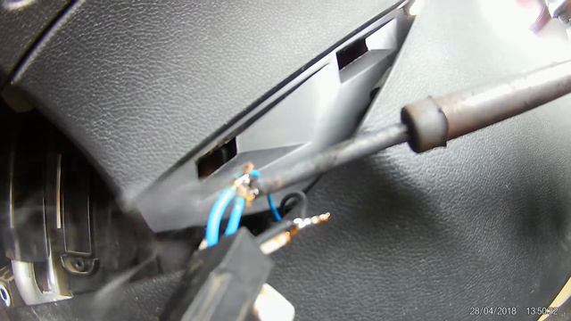 Установка в Hyundai Solaris USB розетки для зарядки телефонов и др. гаджетов. смотреть онлайн