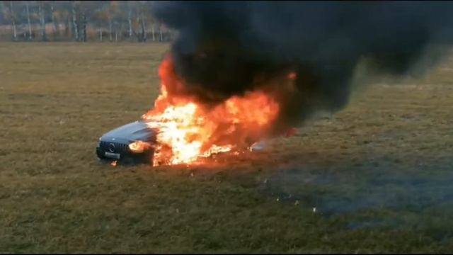 Youtuber și-a dat foc la mașina de 160.000 de EURO смотреть онлайн