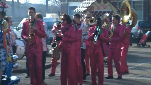 carnaval gaanderen 2015 met t spult смотреть онлайн