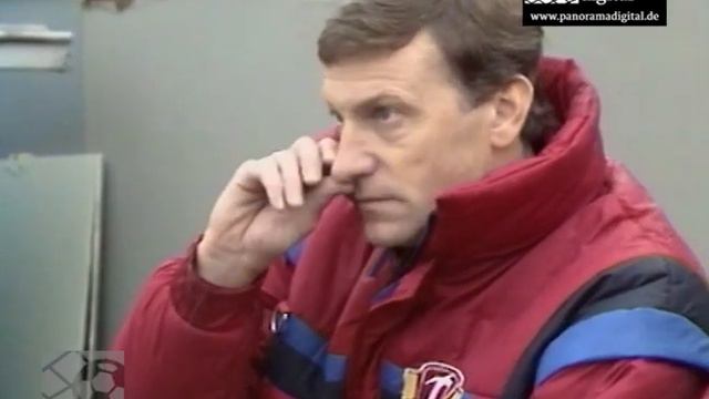 Eduard Geyer und Hans Meyer am Spielfeldrand bei Dynamo Dresden-FC Karl Marx Stadt 2:0, 09.03.1990