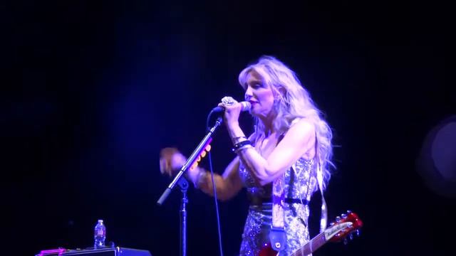 Courtney Love "Doll Parts" Hollywood Bowl, LA, CA 5/18/15 смотреть онлайн