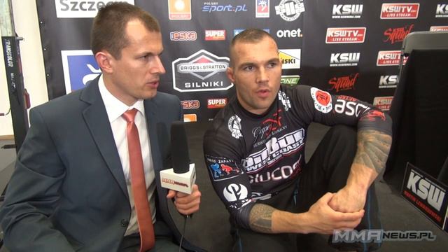 KSW 28: Rafał Moks poddał Acacio duszeniem gilotynowym смотреть онлайн