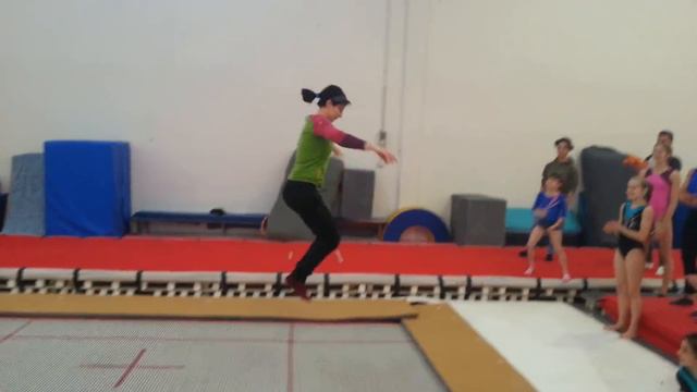 LE GINNASTE SFIDANO GLI ALLENATORI parte prima ginnastica artistica CSB смотреть онлайн