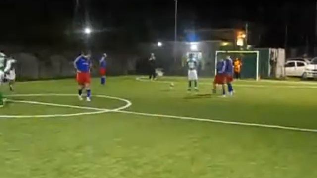 Bani, sbaglia il rigore.flv смотреть онлайн