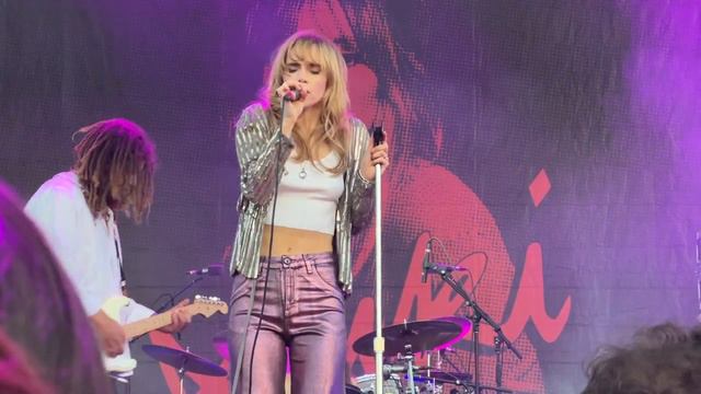 Suki Waterhouse | Nostalgia | live Hollywood Forever, August 18, 2022 смотреть онлайн