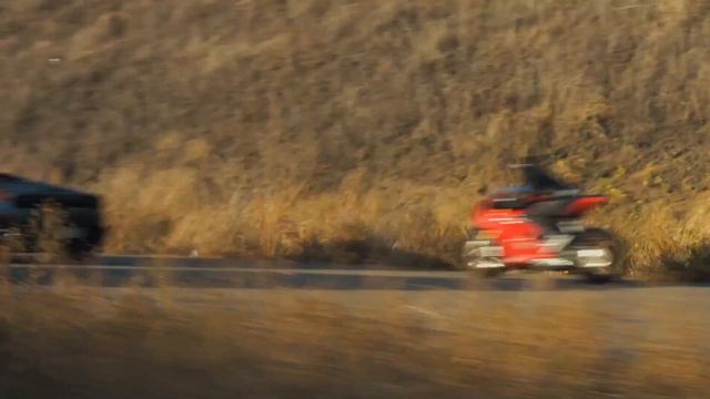 Results of the Lamborghini vs Bentley vs Ducati race | AUTODOC смотреть онлайн