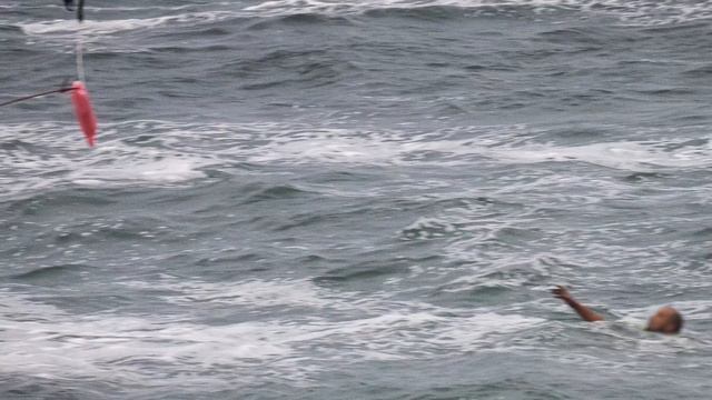 Good samaritans battle the elements in race against time to save 2 fishermen in brave sea rescue смотреть онлайн