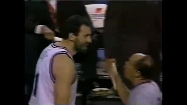 Vlade Divac Gets Heated With Vin Baker, Head-butted By Gary Payton, And Tossed (1999)