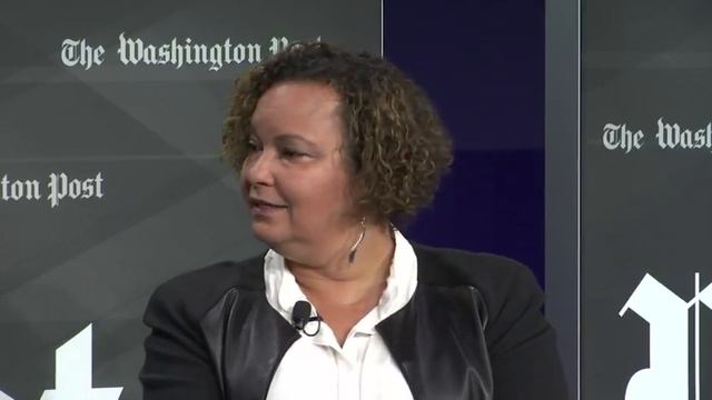 One-on-One with Apple Executive Lisa Jackson смотреть онлайн