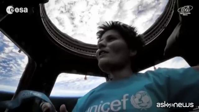 Emozioni spaziali, Sam Cristoforetti canta "Imagine" per Unicef смотреть онлайн