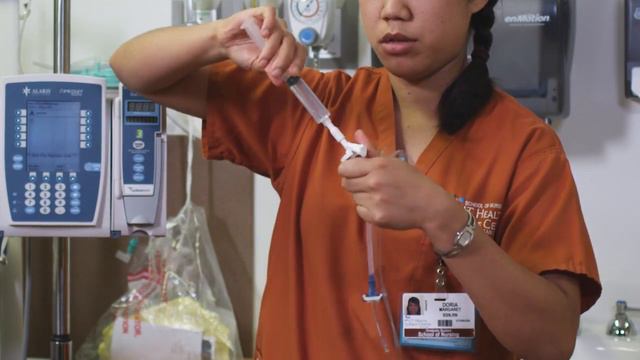 UT Health Science Center School of Nursing ALARIS IV Pump Overview смотреть онлайн