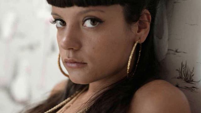 Lily Allen - Friday Night смотреть онлайн