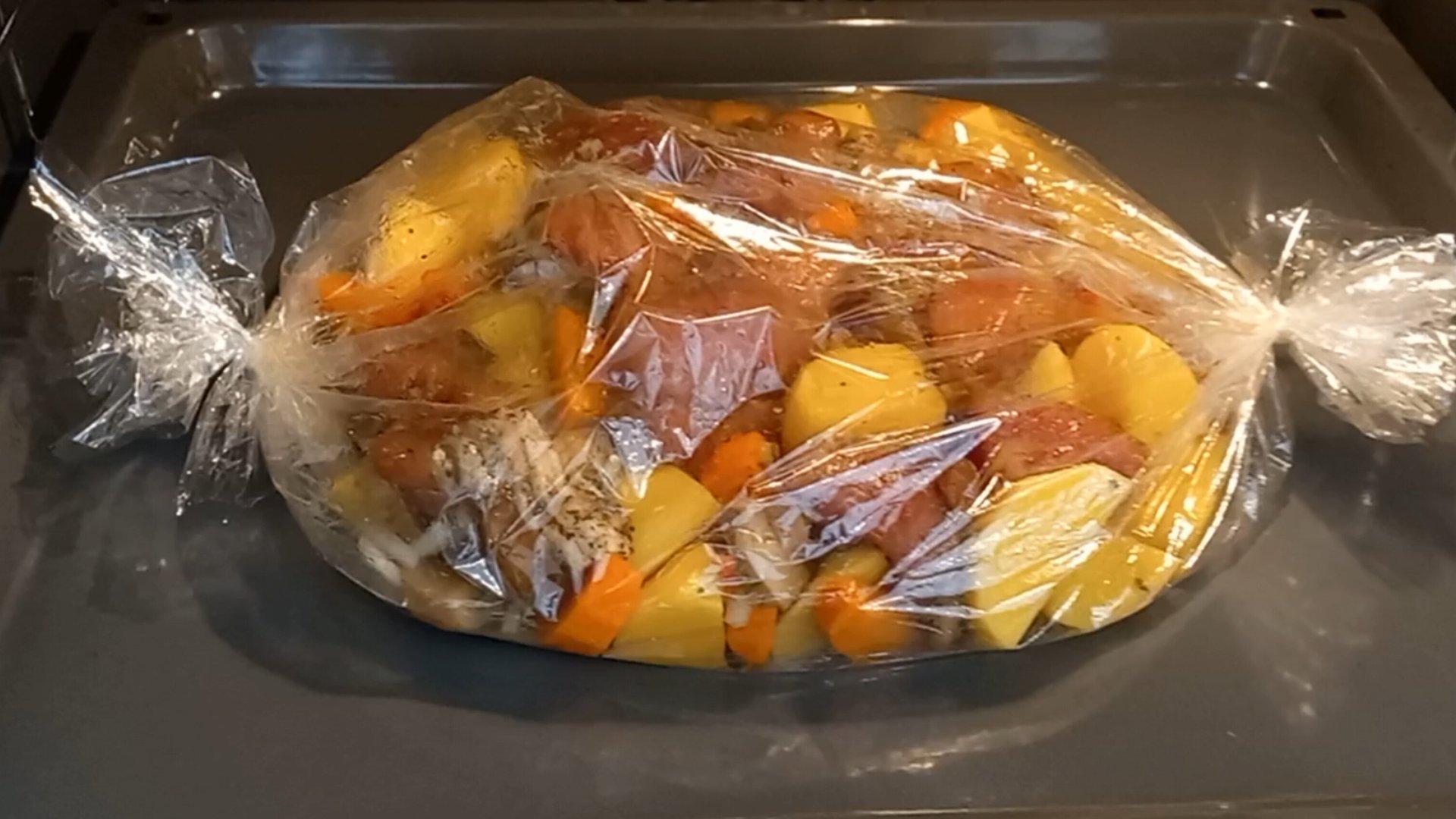 Когда ЛЕНЬ ГОТОВИТЬ пользуюсь этим рецептом Просто складываю все в рукав и в ДУХОВКУ! Вкусный УЖИН смотреть онлайн