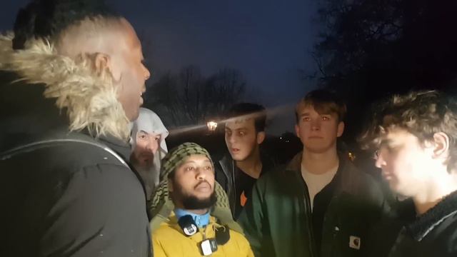 Speakers Corner - David Catches Scraps (Siraj) Saying The Same Old Lies To Visitors смотреть онлайн