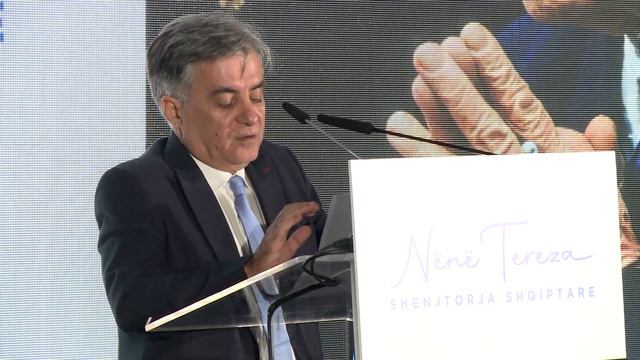 Kryeministri Edi Rama - Shenjtërimi Nënë Terezës, ekspozohet një nga dorëshkrimet origjinale të saj смотреть онлайн