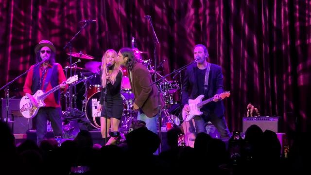 Mike Campbell & The Dirty Knobs with Margo Price "You Got Lucky" live at Brooklyn Bowl Nashville. смотреть онлайн